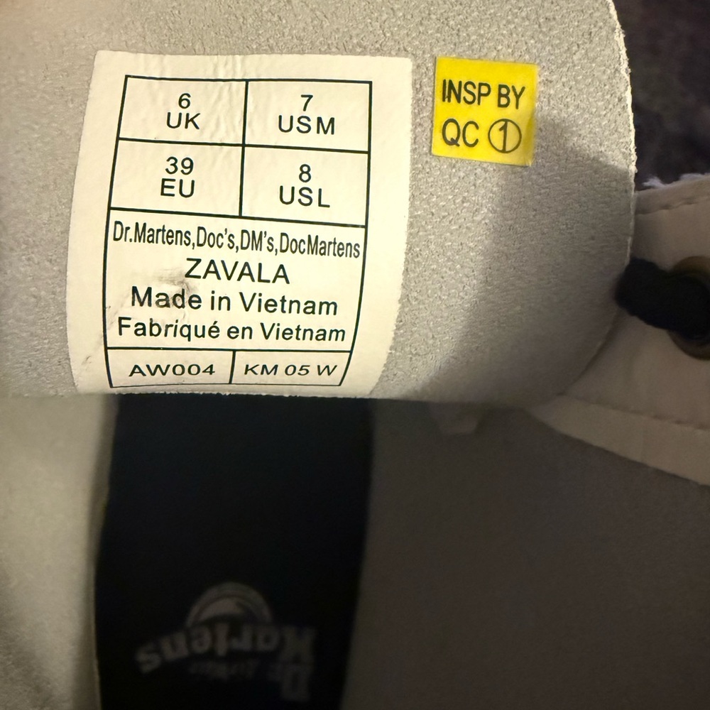 Dr. Martens Women's White Leather Combat Boots size 8 US - Picture 7 of 7